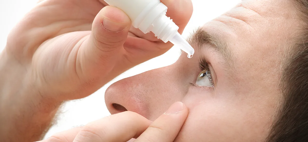 چگونه در چشم قطره بریزیم