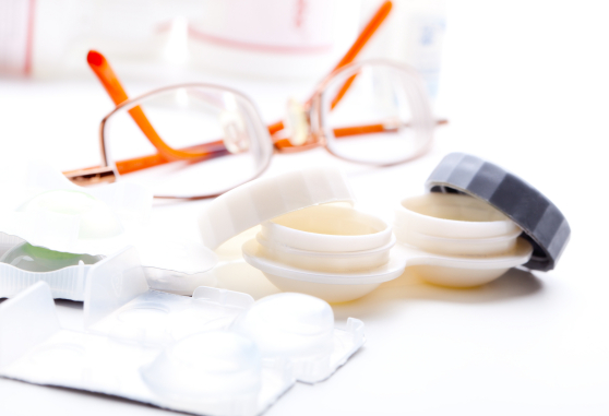 آیا لنز بهتر است یا عینک