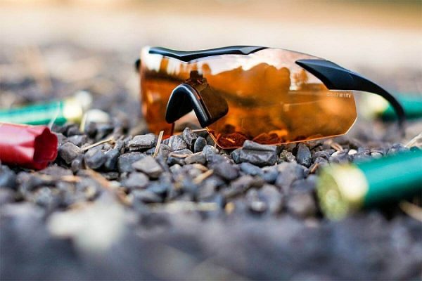 عینک طبی با شیشه زرد