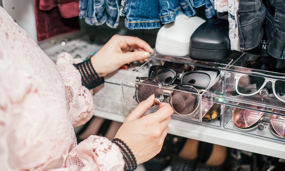 ست کردن لباس با عینک آفتابی