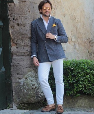 ست کردن عینک آفتابی طلایی با تیپ مردانه