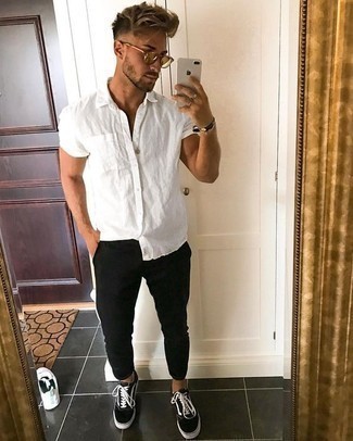 ست کردن عینک آفتابی طلایی با تیپ مردانه