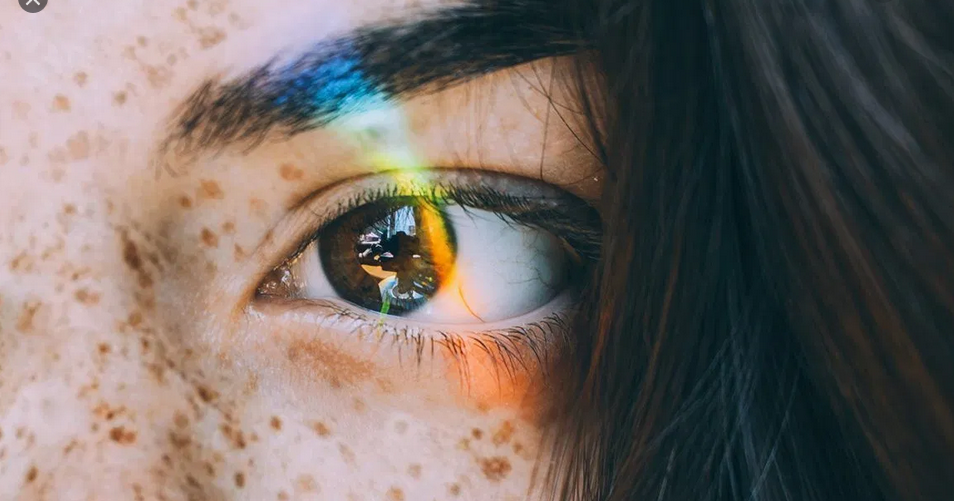 آسیب چشمی ناشی از نور