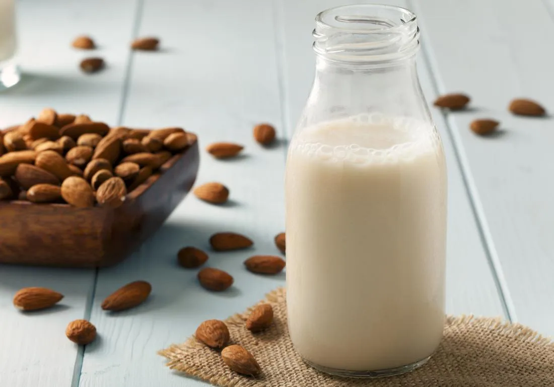 شیر بادام برای تقویت بینایی