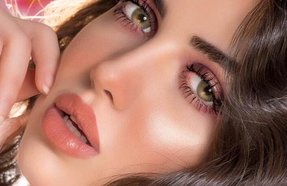 لنز متناسب با رنگ مو و پوست