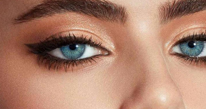 لنز آبی چشمان قهوه ای